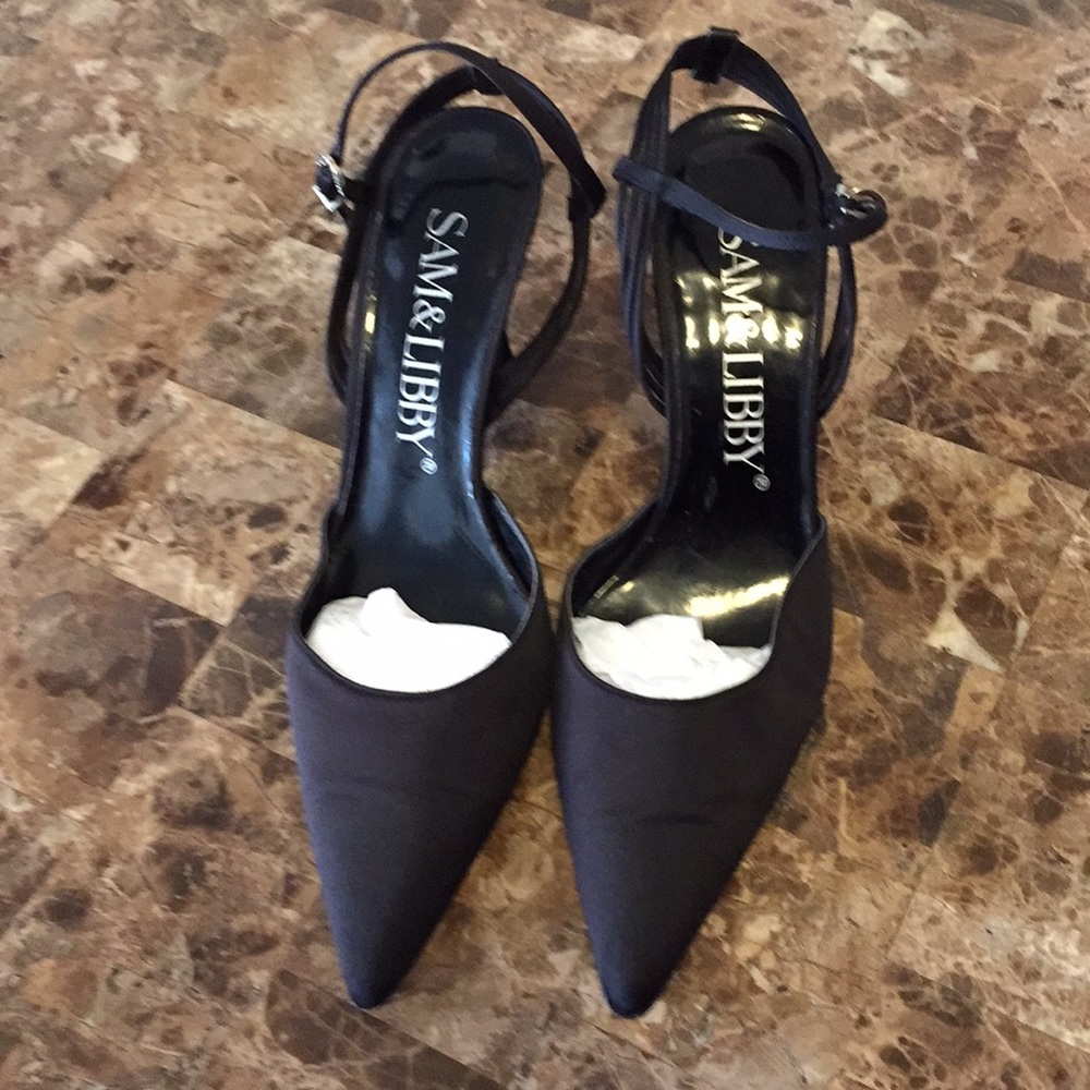 EUC Satin Pumps 🌹
